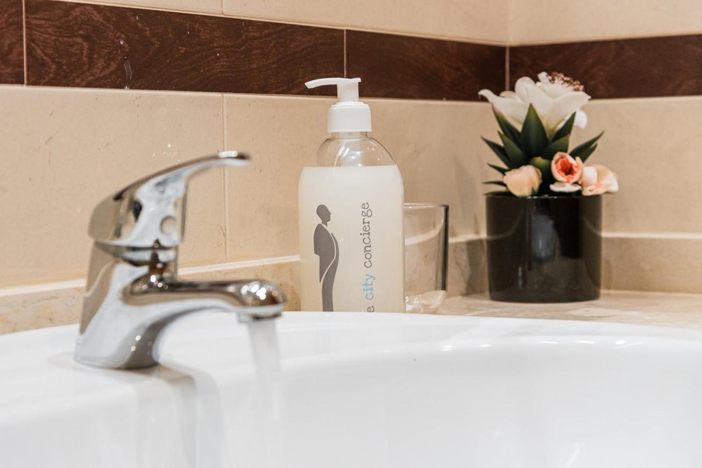 Guestready - Luxe Living By The Pool Appartement Póvoa de Varzim Buitenkant foto